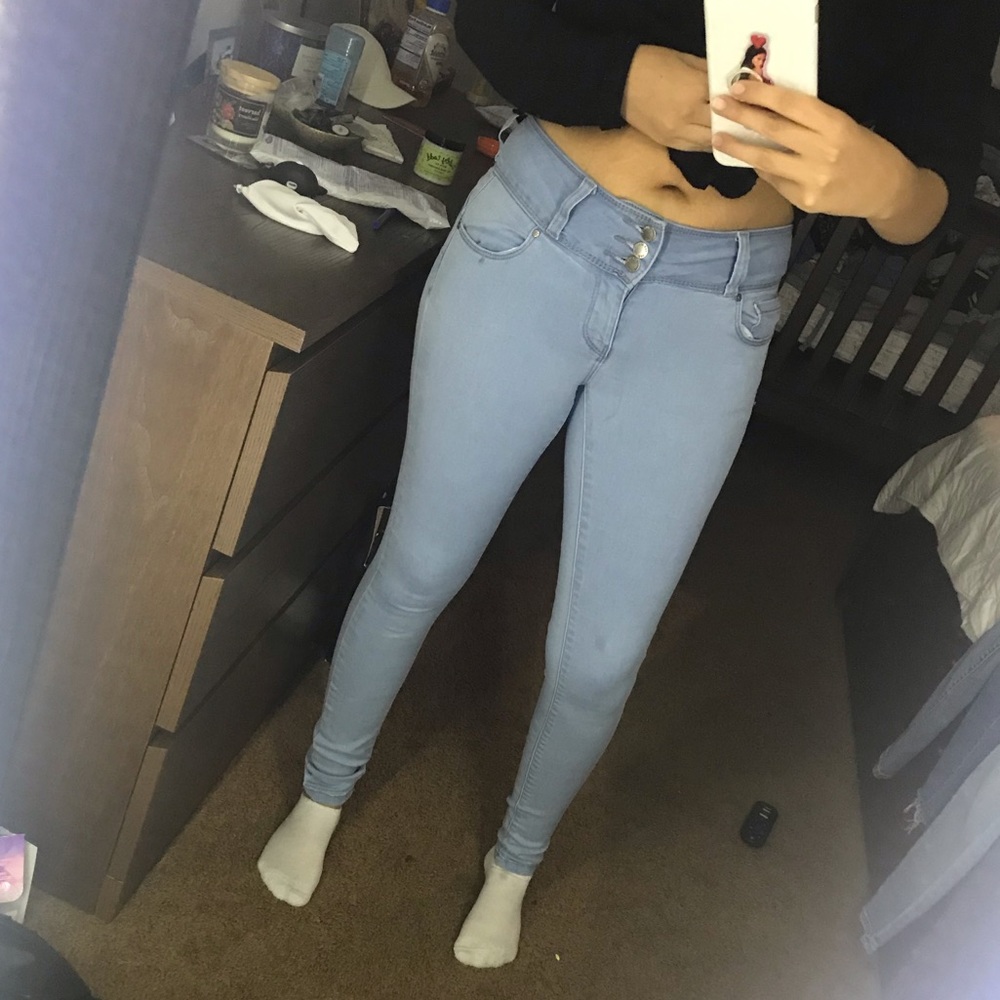 Skinny light blue jeans